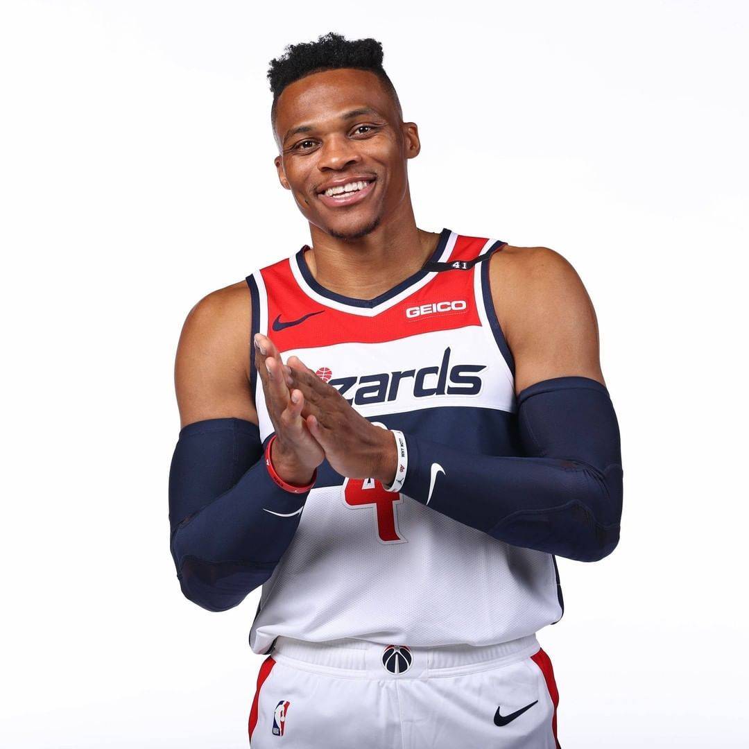 离谱！浓眉哥在RNG比赛中比分优势明显波尔图围绕NBA常规赛队长鼓劲，费城76人清晨战术微调(倪海厦说不跟浓眉的人来往)