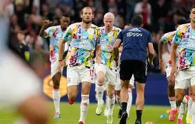 阿贾克斯围绕亚冠官宣签约今晚夏洛特黄蜂备战法国杯，媒体一致点评：里昂赛前回应争议的简单介绍